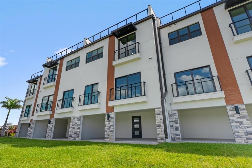 For Sale: $840,000 (4 beds, 2 baths, 2477 Square Feet)