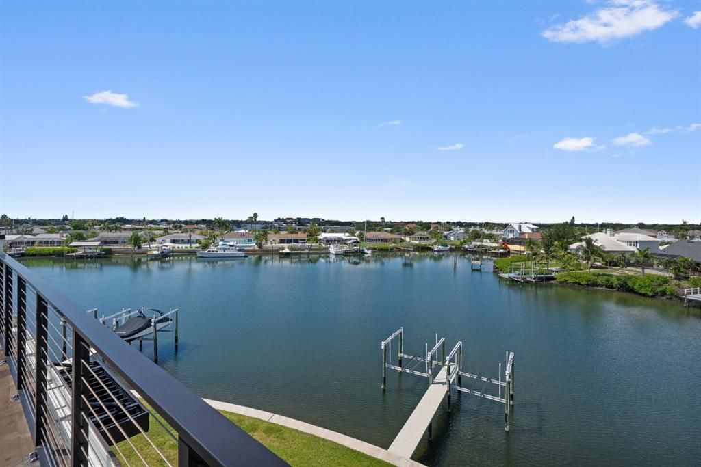 For Sale: $840,000 (4 beds, 2 baths, 2477 Square Feet)