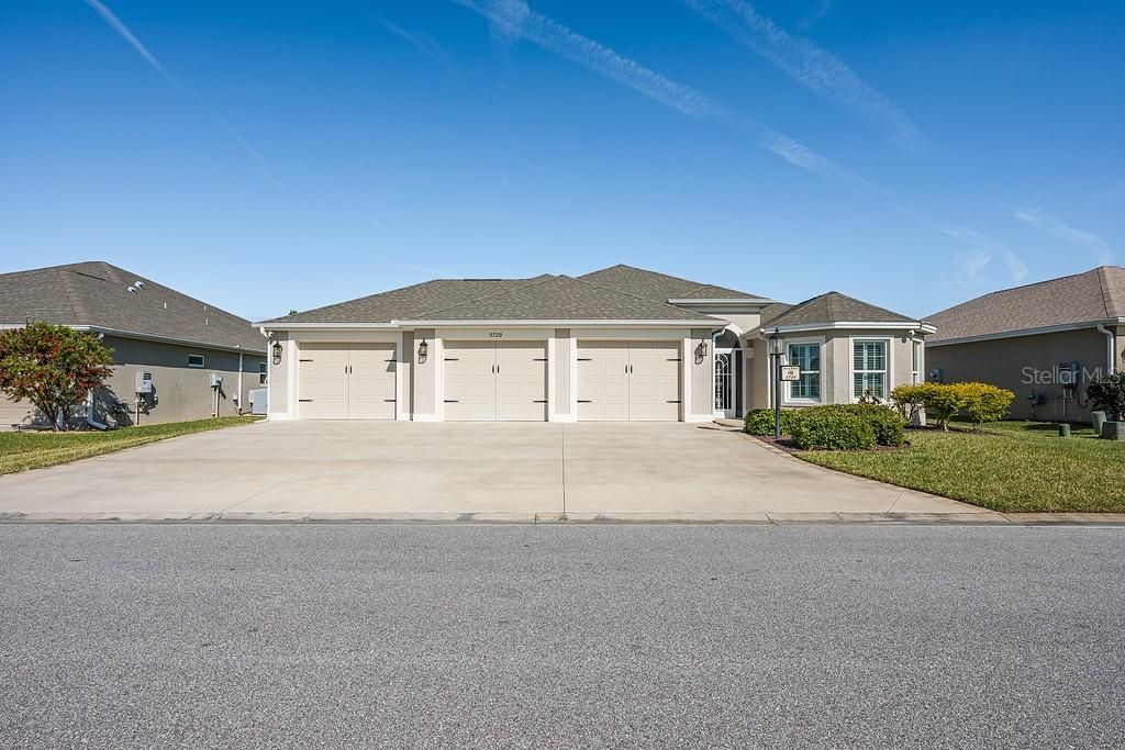 Active With Contract: $925,000 (3 beds, 2 baths, 1932 Square Feet)