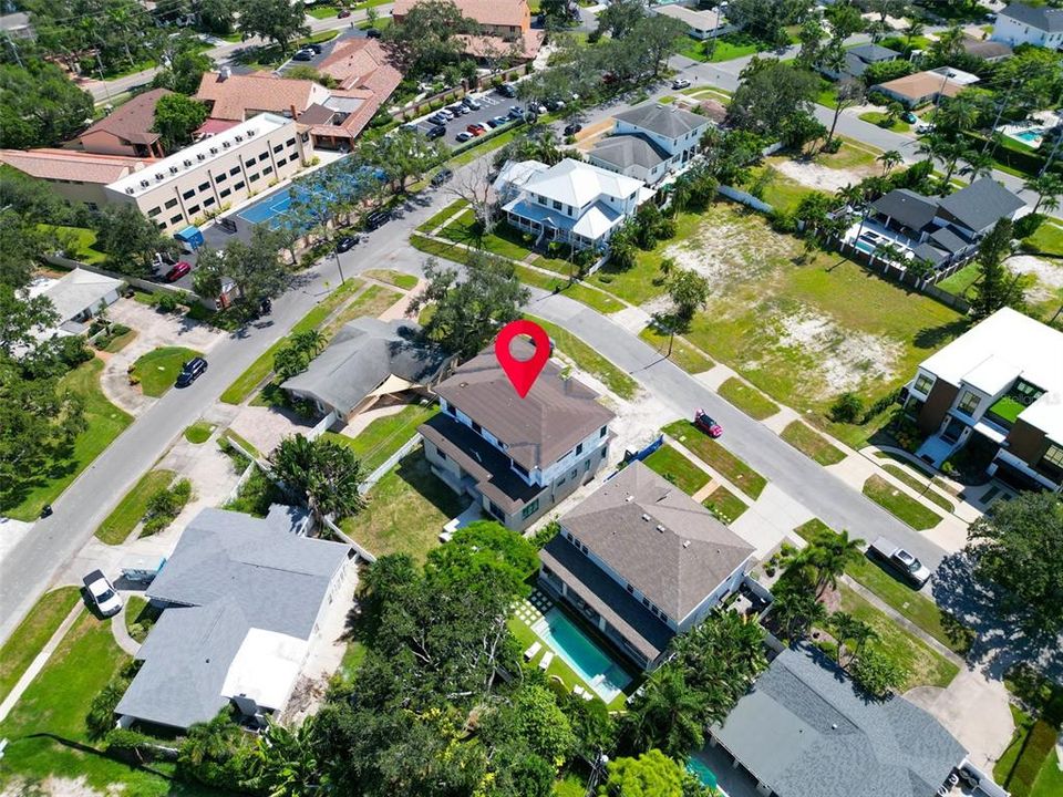 For Sale: $3,300,000 (6 beds, 6 baths, 4912 Square Feet)