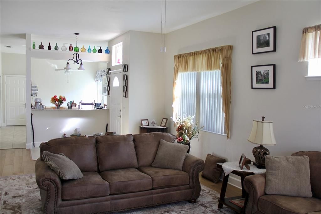 На продажу: $299,900 (2 спален, 2 ванн, 1634 Квадратных фут)