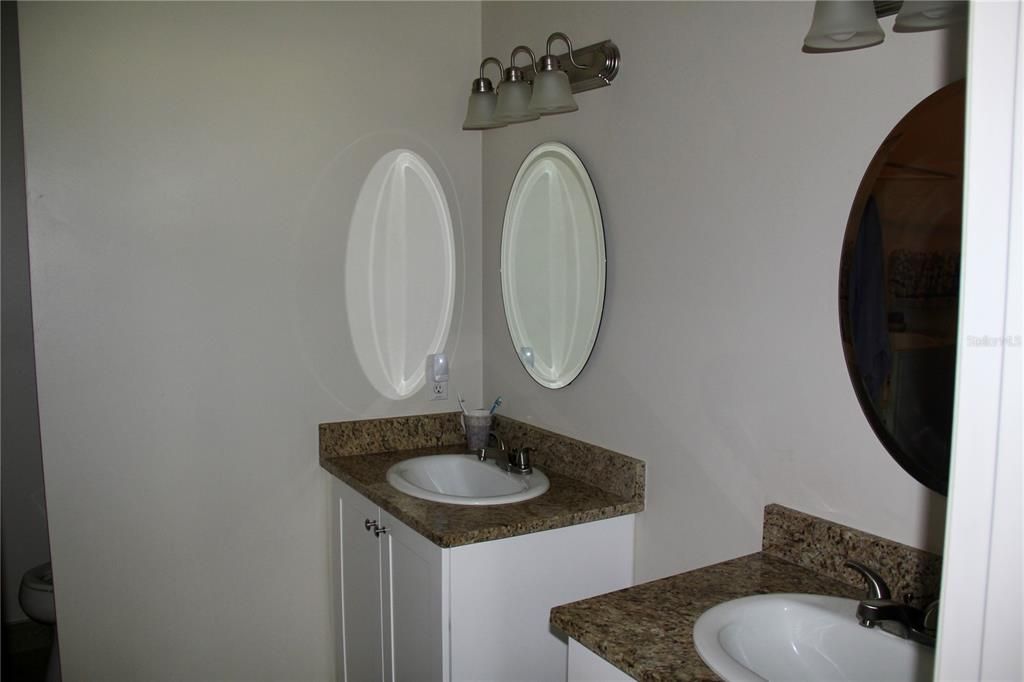 На продажу: $299,900 (2 спален, 2 ванн, 1634 Квадратных фут)