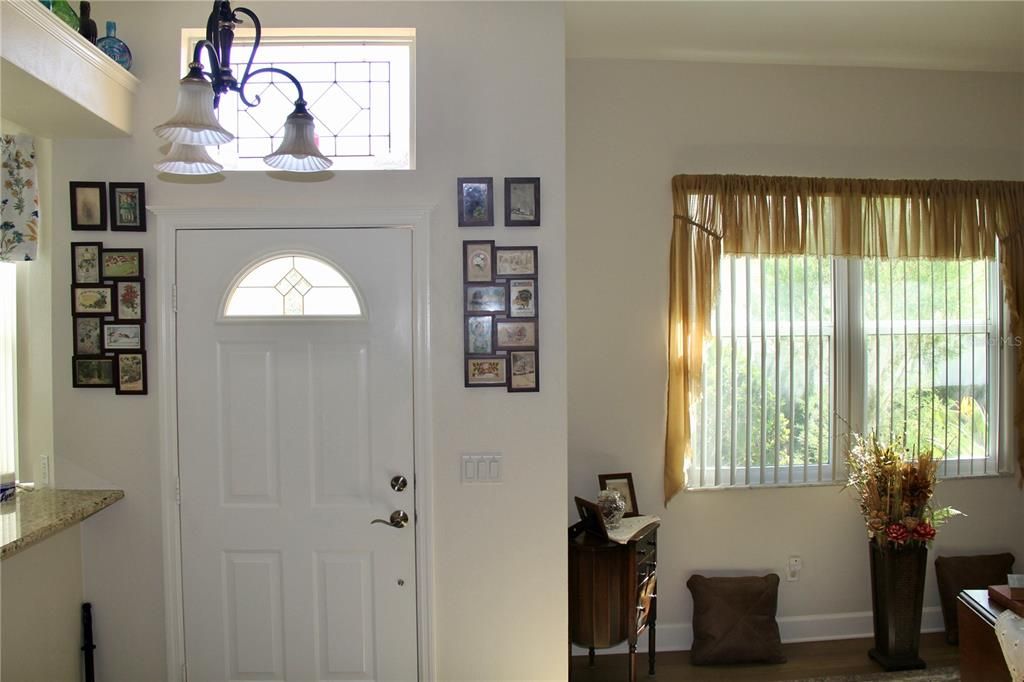 На продажу: $299,900 (2 спален, 2 ванн, 1634 Квадратных фут)