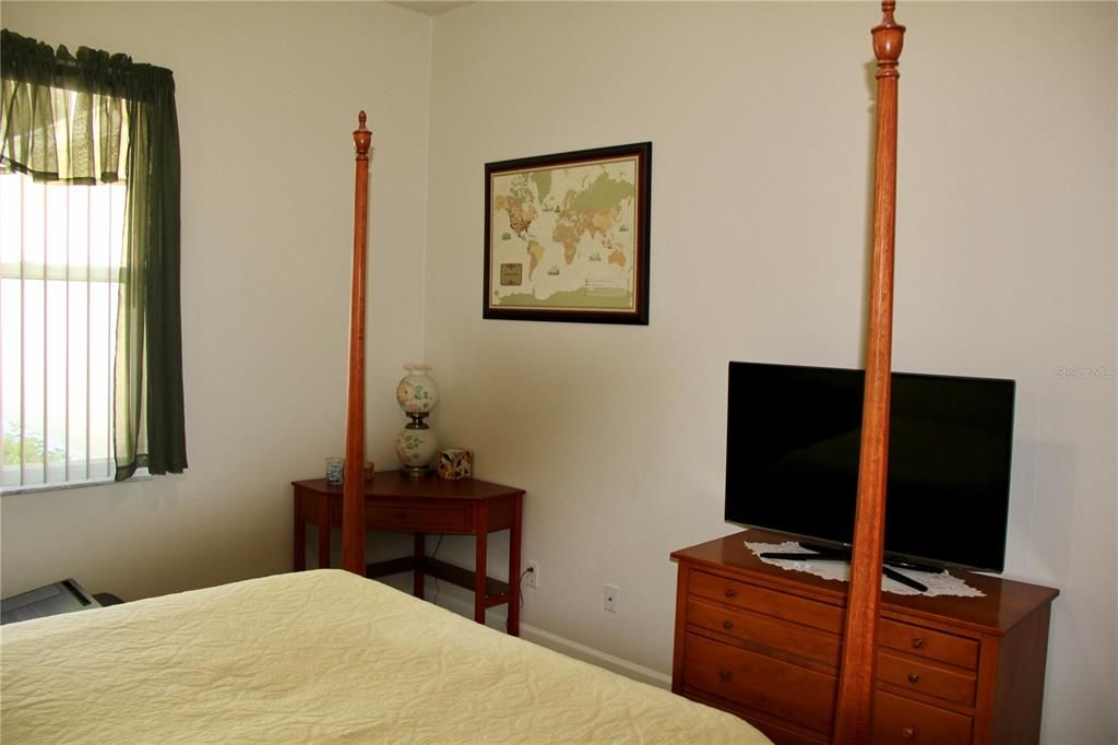 На продажу: $299,900 (2 спален, 2 ванн, 1634 Квадратных фут)