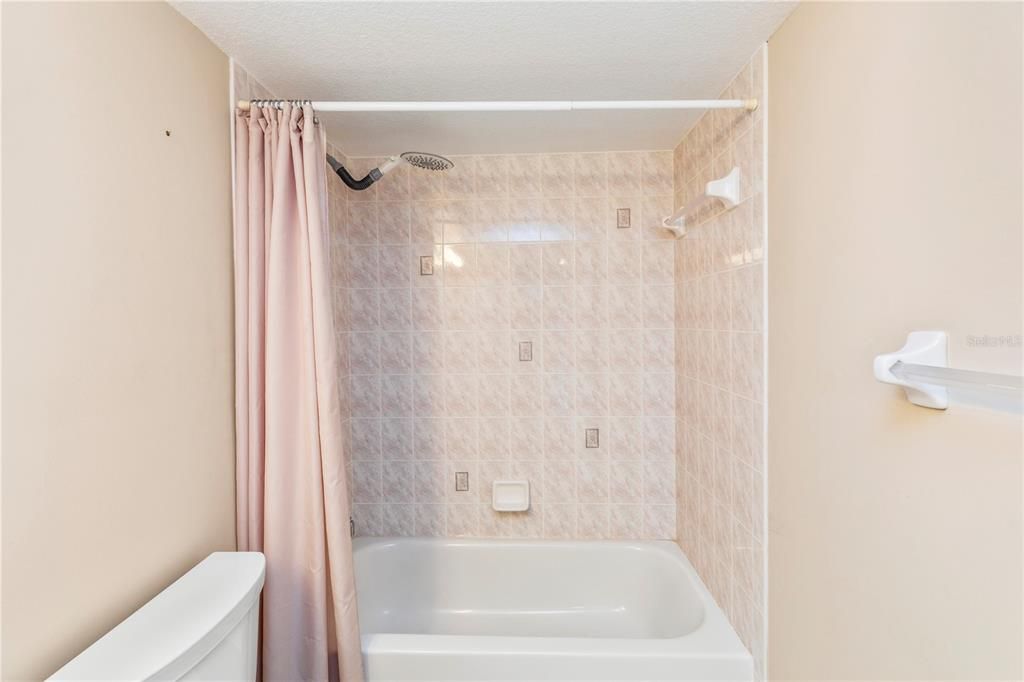 Active With Contract: $450,000 (3 beds, 2 baths, 1988 Square Feet)