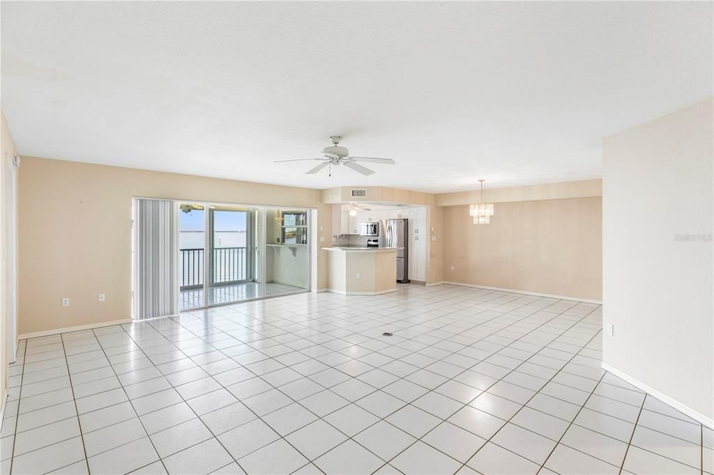 Active With Contract: $450,000 (3 beds, 2 baths, 1988 Square Feet)