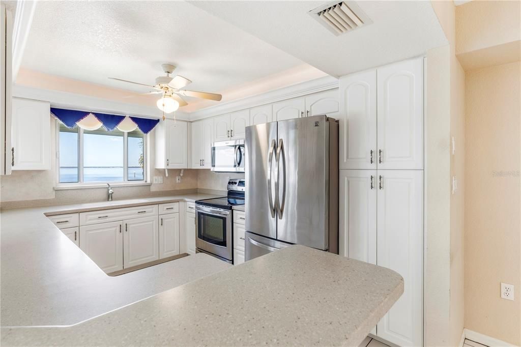 Active With Contract: $450,000 (3 beds, 2 baths, 1988 Square Feet)