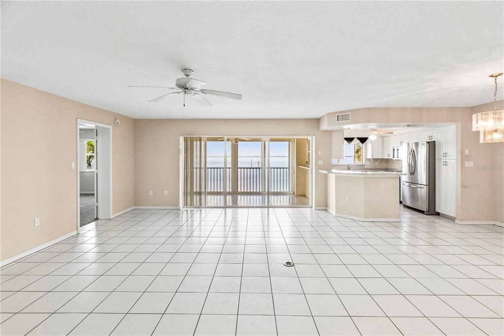 Active With Contract: $450,000 (3 beds, 2 baths, 1988 Square Feet)