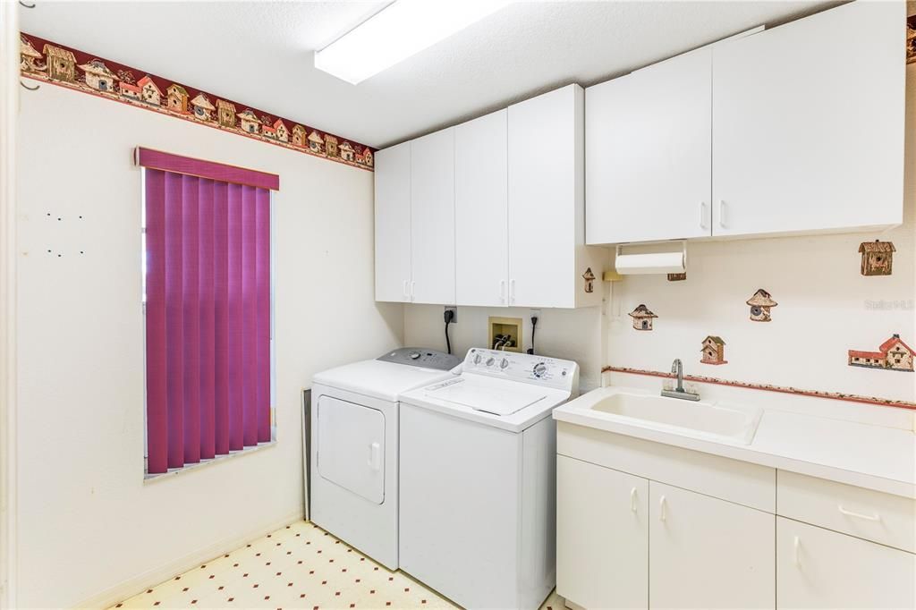 Active With Contract: $450,000 (3 beds, 2 baths, 1988 Square Feet)