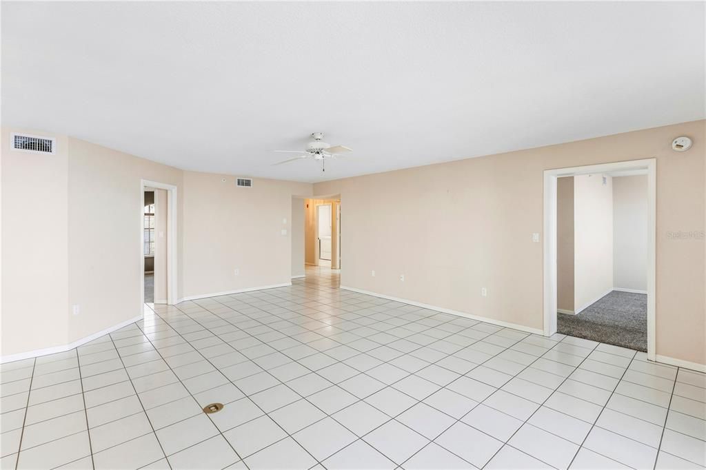 Active With Contract: $450,000 (3 beds, 2 baths, 1988 Square Feet)