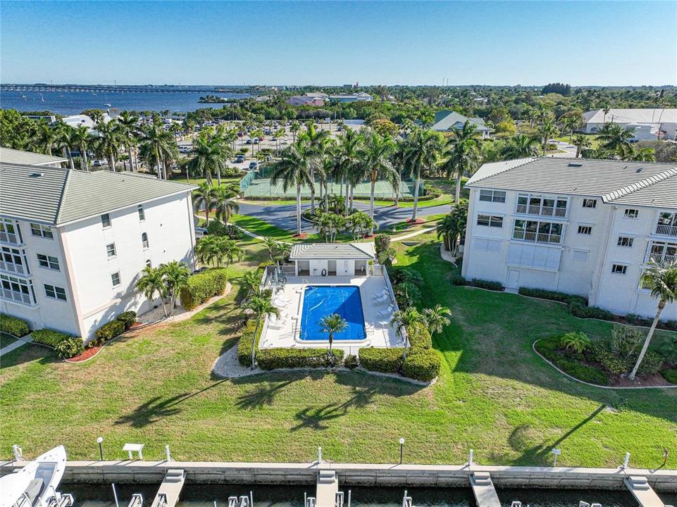 Active With Contract: $450,000 (3 beds, 2 baths, 1988 Square Feet)