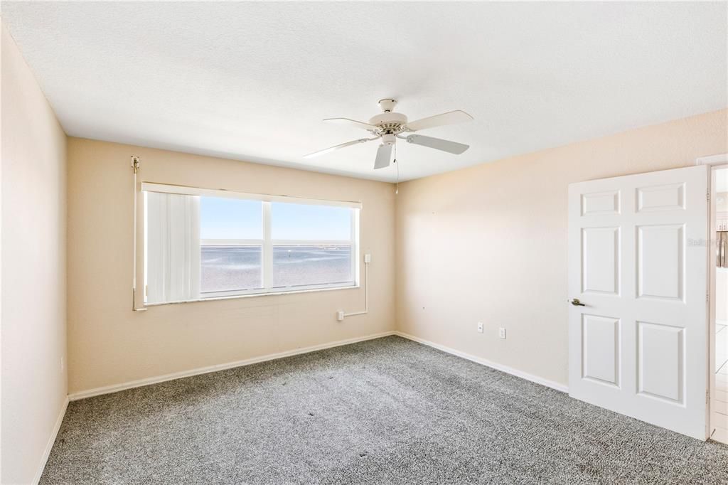 Active With Contract: $450,000 (3 beds, 2 baths, 1988 Square Feet)