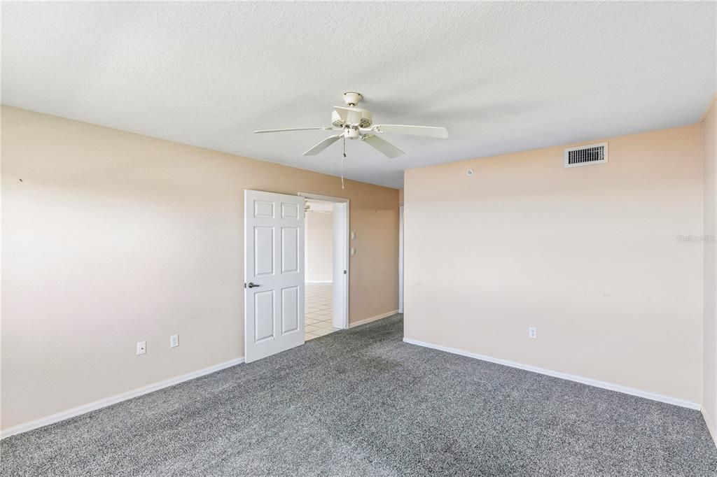 Active With Contract: $450,000 (3 beds, 2 baths, 1988 Square Feet)