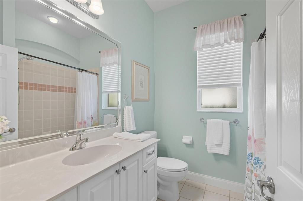 Под контрактом: $650,000 (3 спален, 2 ванн, 2423 Квадратных фут)