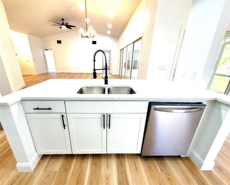 На продажу: $449,900 (3 спален, 2 ванн, 1864 Квадратных фут)