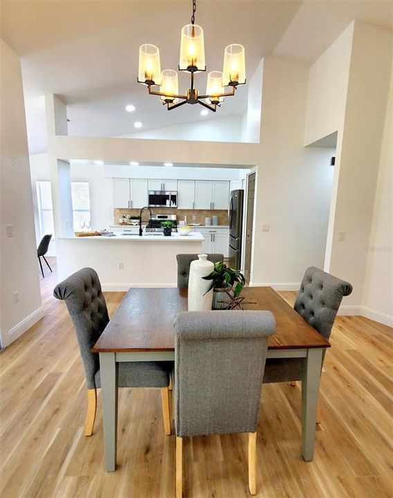 На продажу: $449,900 (3 спален, 2 ванн, 1864 Квадратных фут)