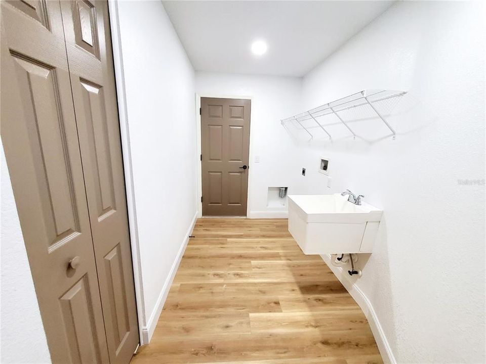 На продажу: $449,900 (3 спален, 2 ванн, 1864 Квадратных фут)