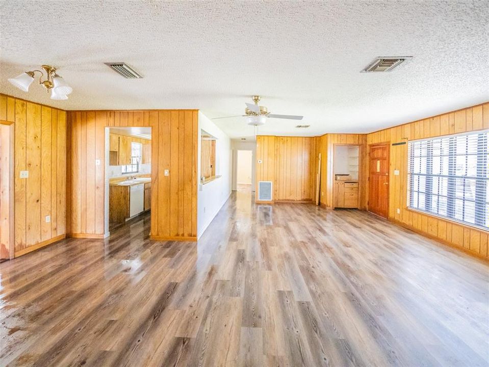 For Sale: $310,000 (2 beds, 2 baths, 1424 Square Feet)