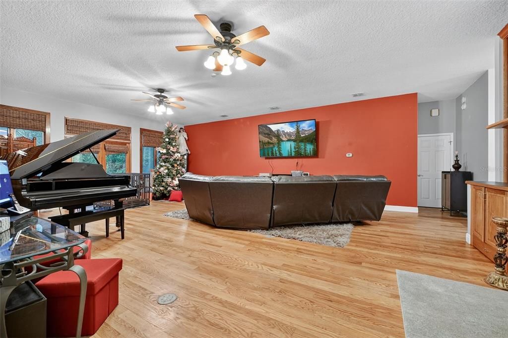 For Sale: $774,999 (5 beds, 3 baths, 4050 Square Feet)