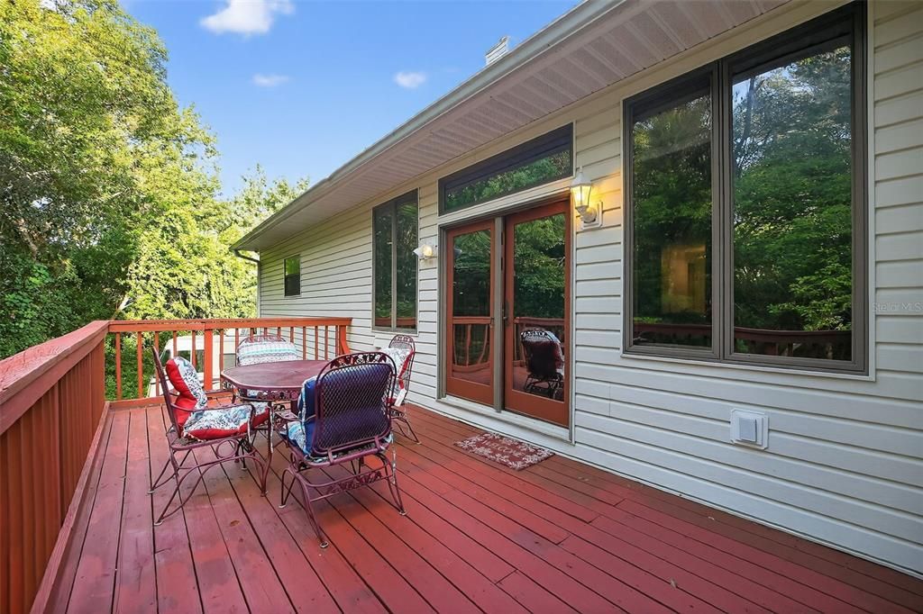 For Sale: $774,999 (5 beds, 3 baths, 4050 Square Feet)