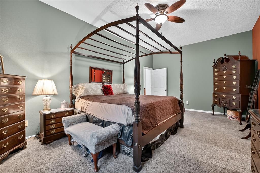 For Sale: $774,999 (5 beds, 3 baths, 4050 Square Feet)