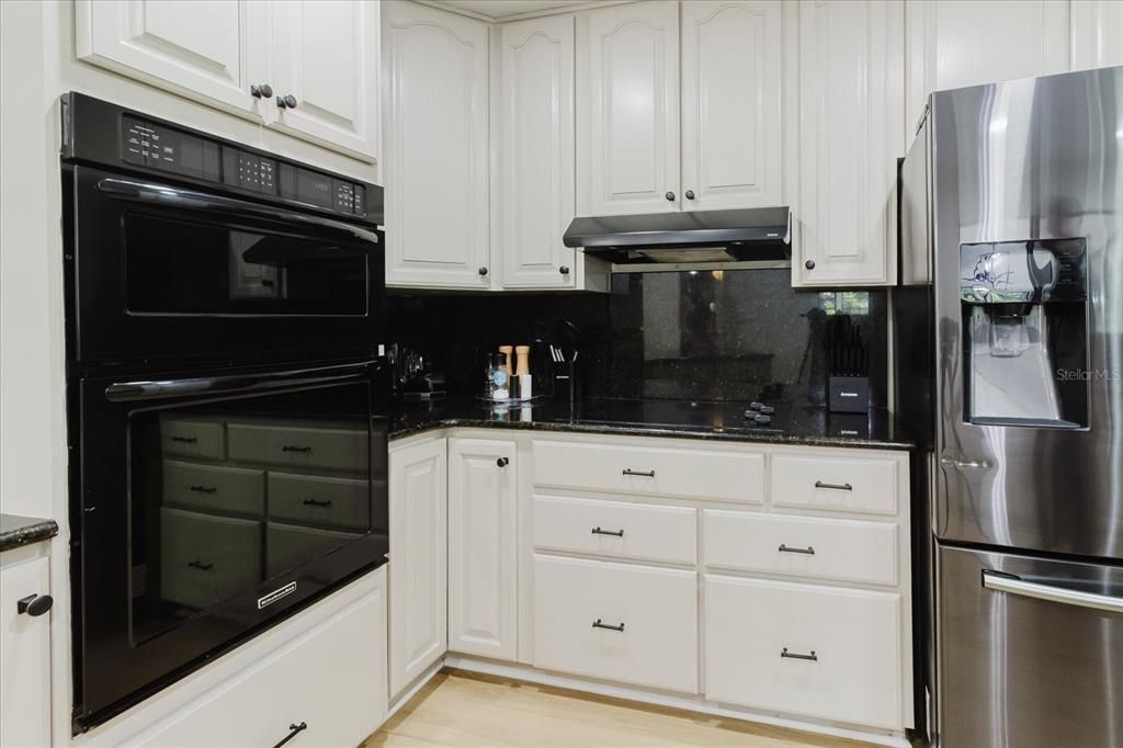 For Sale: $874,000 (6 beds, 3 baths, 2243 Square Feet)