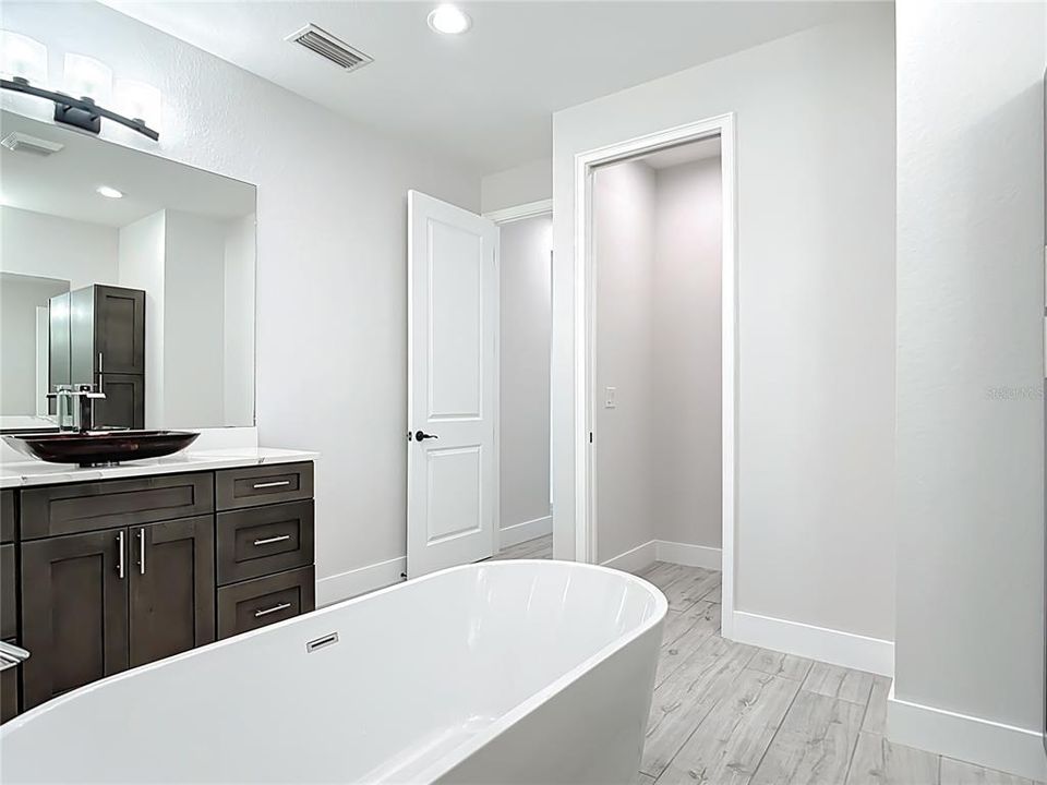 For Sale: $929,000 (3 beds, 3 baths, 2269 Square Feet)