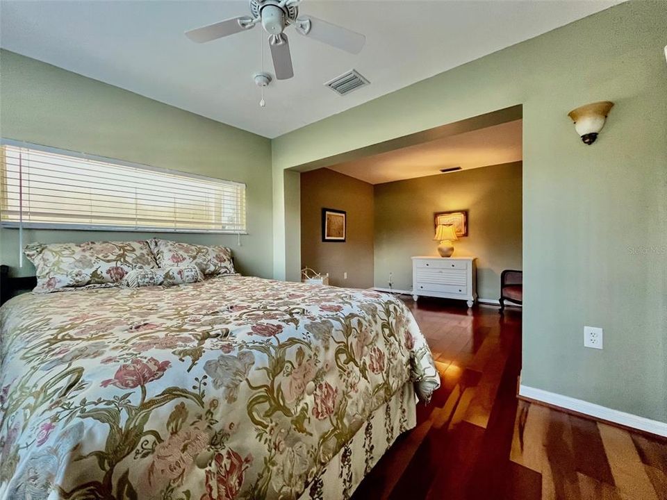 Activo con contrato: $370,000 (3 camas, 2 baños, 1763 Pies cuadrados)