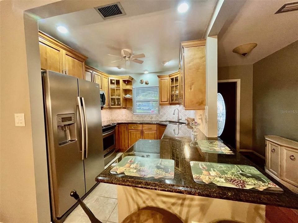 Activo con contrato: $370,000 (3 camas, 2 baños, 1763 Pies cuadrados)