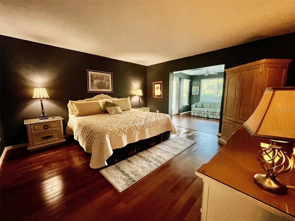 Activo con contrato: $370,000 (3 camas, 2 baños, 1763 Pies cuadrados)