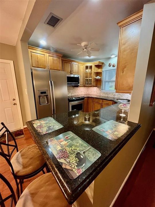 Activo con contrato: $370,000 (3 camas, 2 baños, 1763 Pies cuadrados)