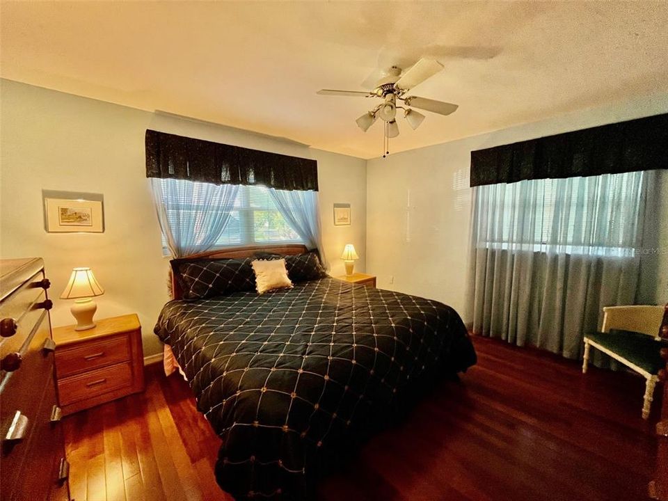 Activo con contrato: $370,000 (3 camas, 2 baños, 1763 Pies cuadrados)