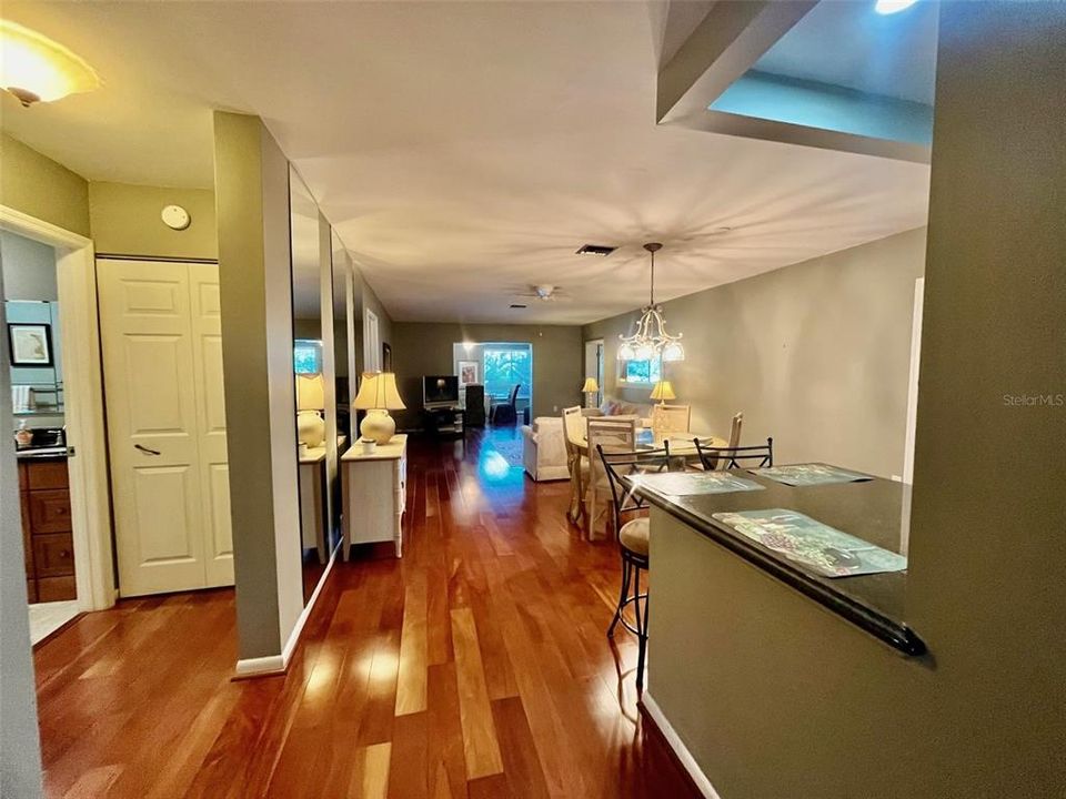 Activo con contrato: $370,000 (3 camas, 2 baños, 1763 Pies cuadrados)