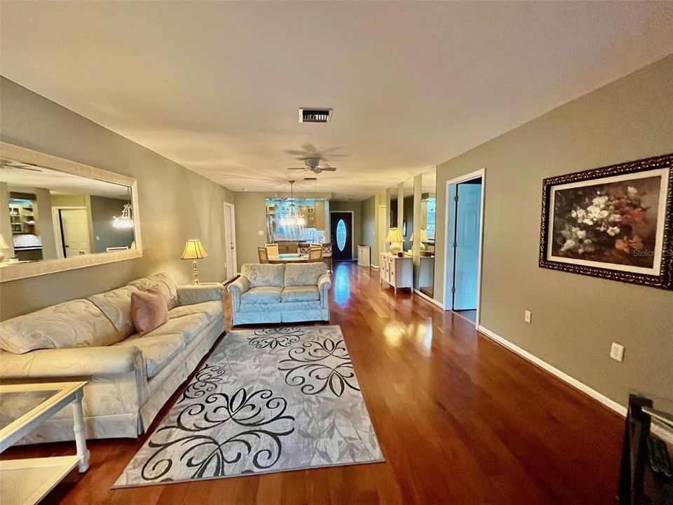 Activo con contrato: $370,000 (3 camas, 2 baños, 1763 Pies cuadrados)