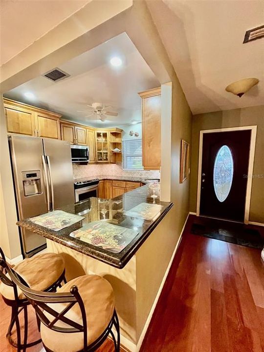 Activo con contrato: $370,000 (3 camas, 2 baños, 1763 Pies cuadrados)