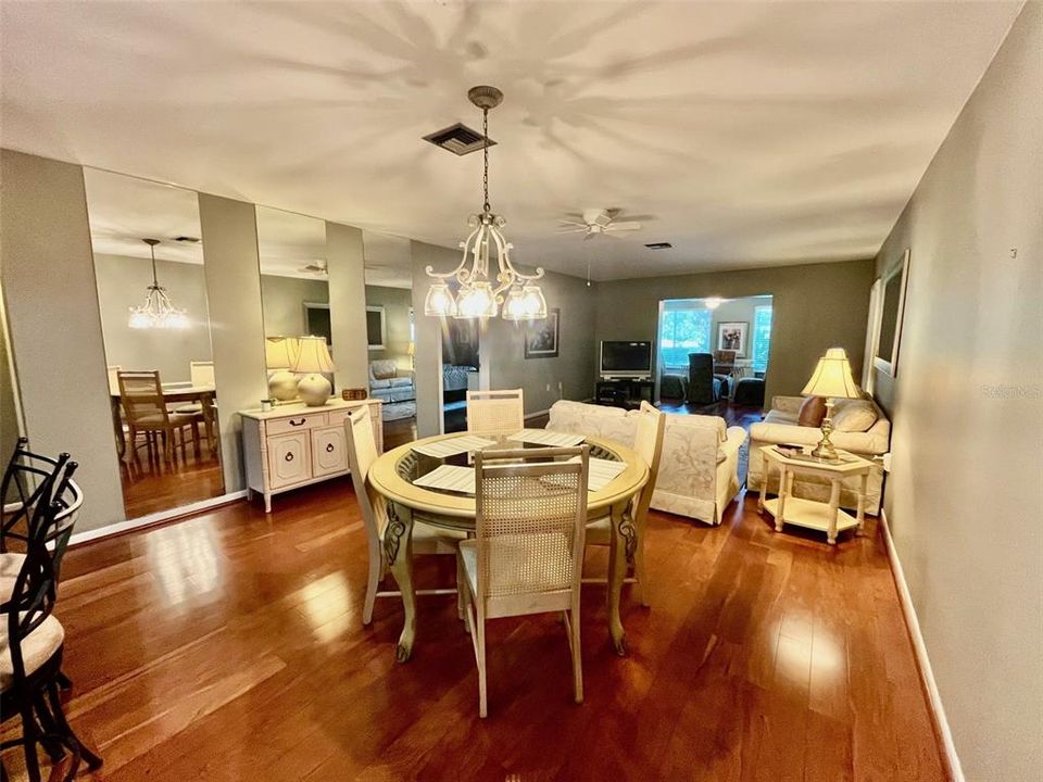 Activo con contrato: $370,000 (3 camas, 2 baños, 1763 Pies cuadrados)