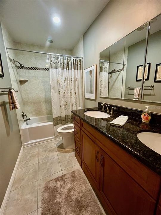 Activo con contrato: $370,000 (3 camas, 2 baños, 1763 Pies cuadrados)