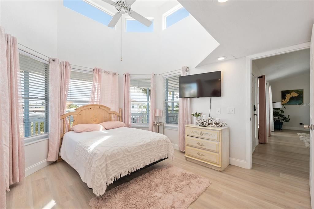 For Sale: $749,900 (6 beds, 3 baths, 2005 Square Feet)