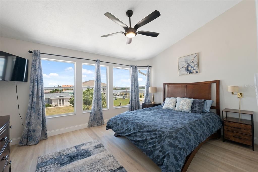 For Sale: $749,900 (6 beds, 3 baths, 2005 Square Feet)