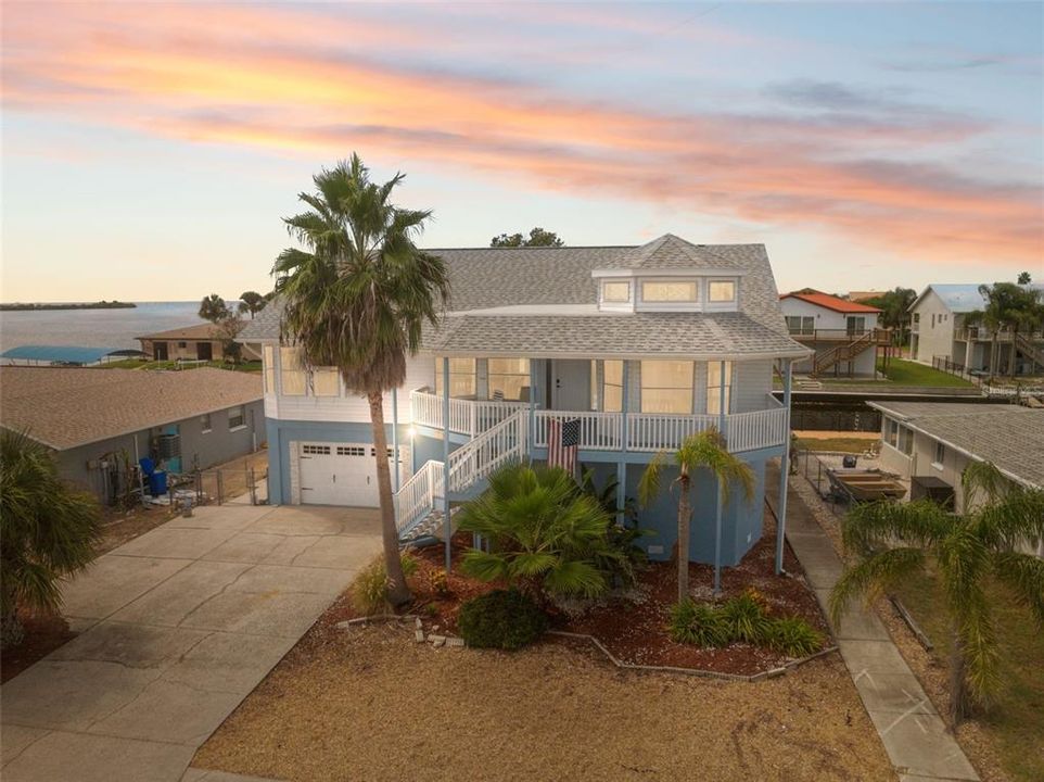 For Sale: $749,900 (6 beds, 3 baths, 2005 Square Feet)