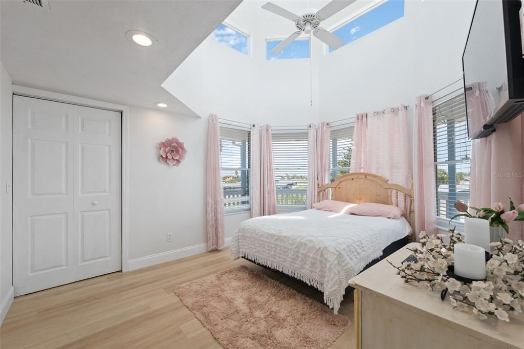 For Sale: $749,900 (6 beds, 3 baths, 2005 Square Feet)