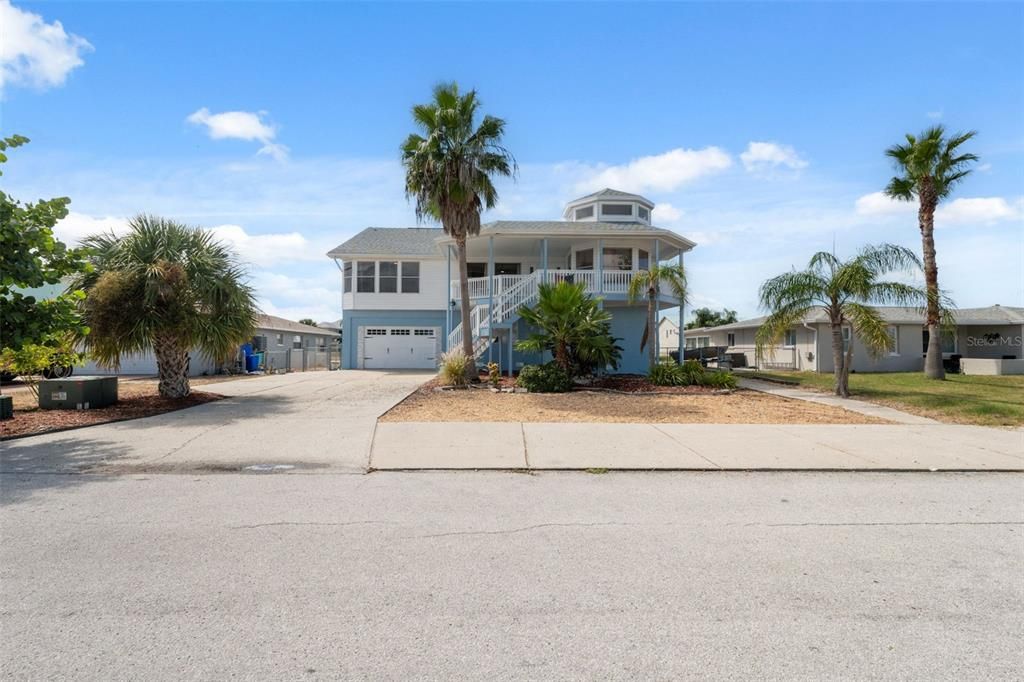 For Sale: $749,900 (6 beds, 3 baths, 2005 Square Feet)