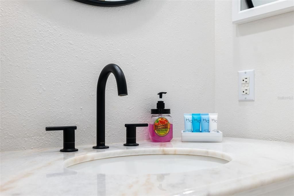 For Sale: $749,900 (6 beds, 3 baths, 2005 Square Feet)