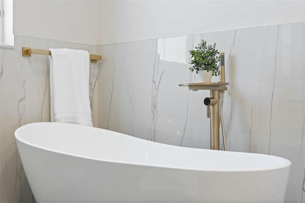 For Sale: $749,900 (6 beds, 3 baths, 2005 Square Feet)