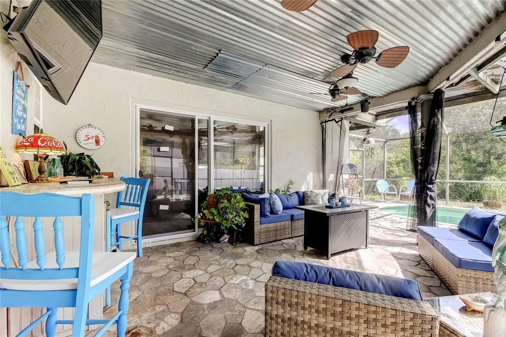 合同活跃: $431,000 (3 贝兹, 2 浴室, 1904 平方英尺)