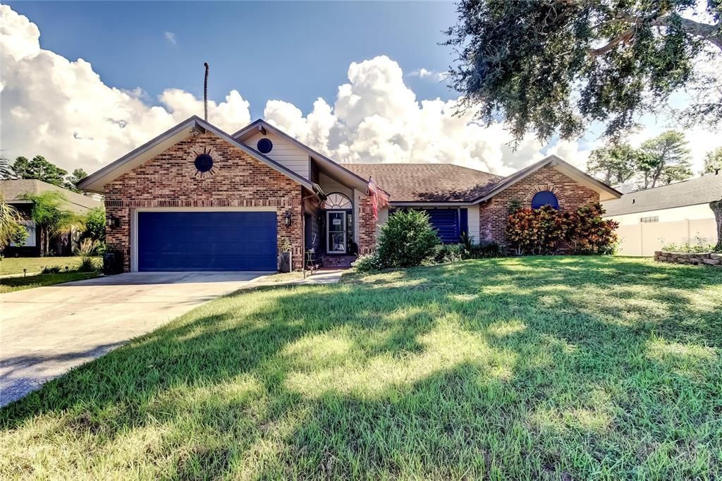 合同活跃: $431,000 (3 贝兹, 2 浴室, 1904 平方英尺)