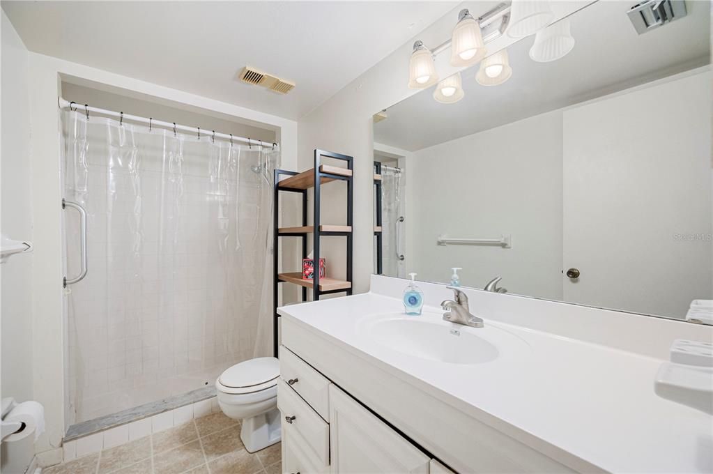 На продажу: $109,000 (3 спален, 2 ванн, 1666 Квадратных фут)