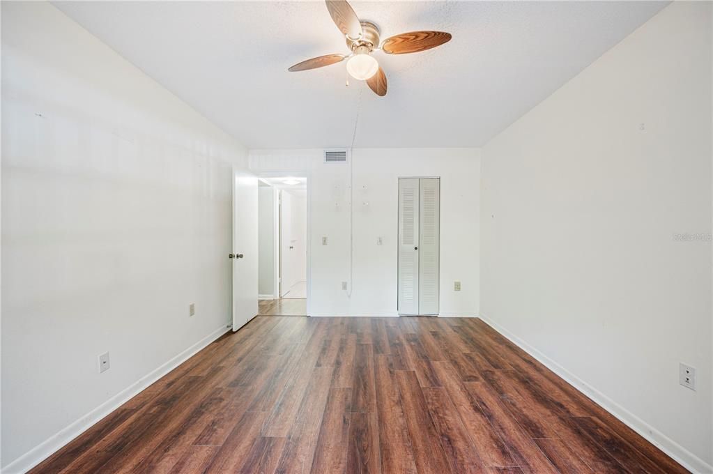 На продажу: $109,000 (3 спален, 2 ванн, 1666 Квадратных фут)