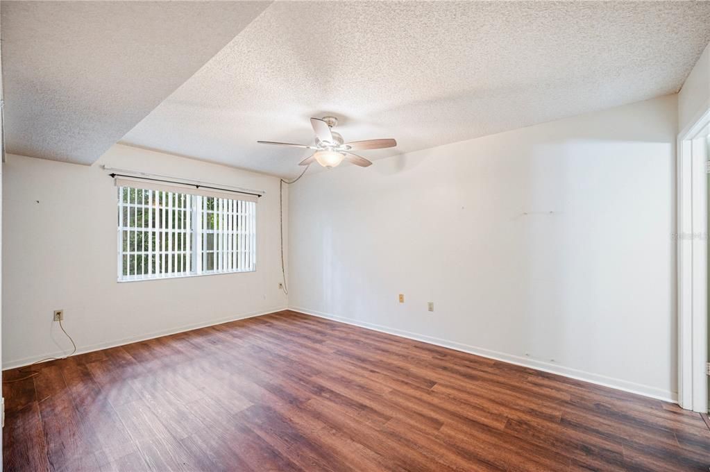 На продажу: $109,000 (3 спален, 2 ванн, 1666 Квадратных фут)