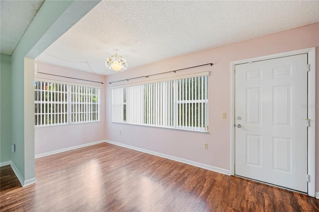 На продажу: $109,000 (3 спален, 2 ванн, 1666 Квадратных фут)